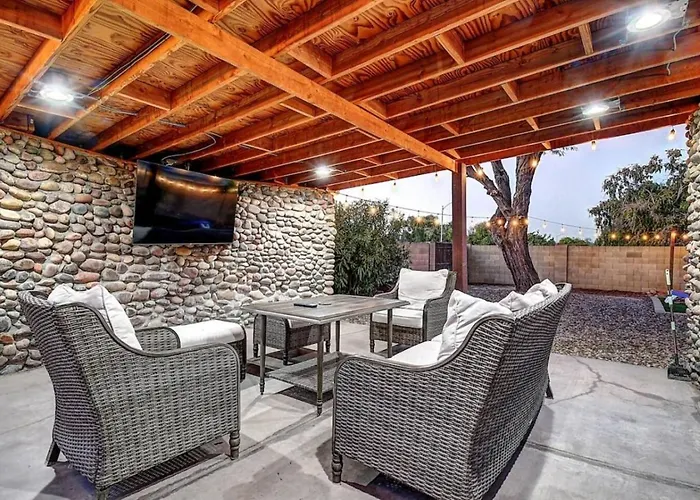 Holiday home 9 Large Bedrooms Game Lounge Fire Pit