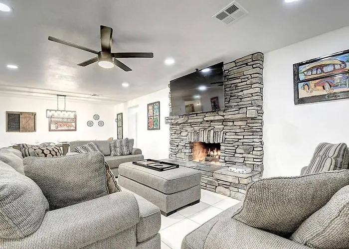 9 Large Bedrooms Game Lounge Fire Pit Holiday home